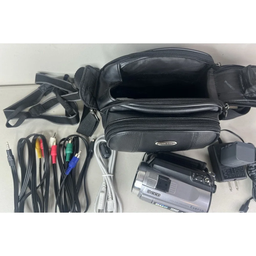 JVC Everio GZ-HD5U 3CCD HD Camcorder WORKS Battery Included